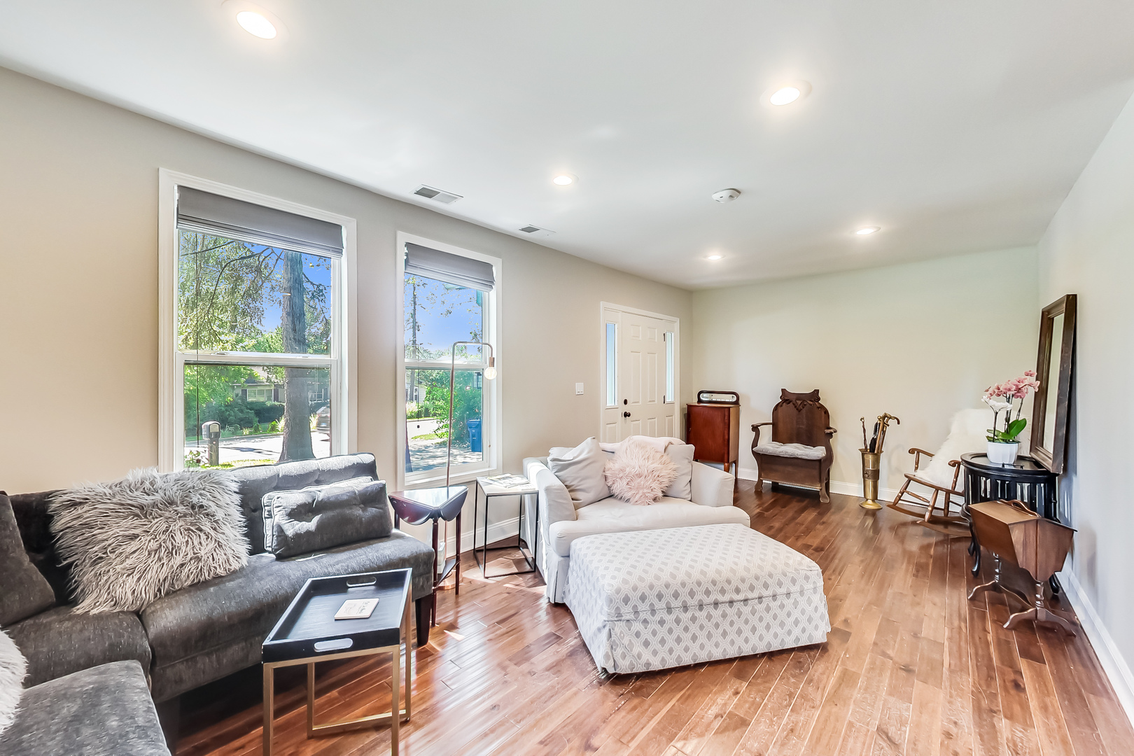 1518 Riverside Avenue St. Charles, IL 60174 - Photo 6 of 40 a living room with furniture or couch and a flat screen tv