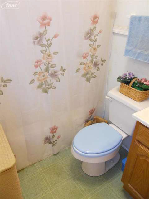 6247 Richfield Road Flint, MI 48506 - Photo 8 of 16 20416351-7.JPG