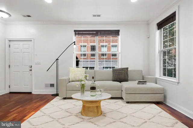 $749,000 | 201 Commodore Court, Philadelphia, PA 19146