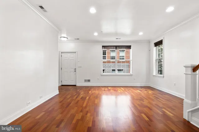 $749,000 | 201 Commodore Court, Philadelphia, PA 19146