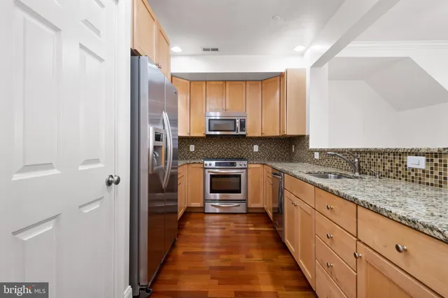 $749,000 | 201 Commodore Court, Philadelphia, PA 19146