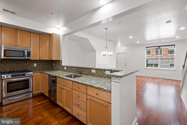 $749,000 | 201 Commodore Court, Philadelphia, PA 19146