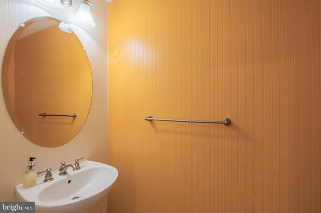 $749,000 | 201 Commodore Court, Philadelphia, PA 19146