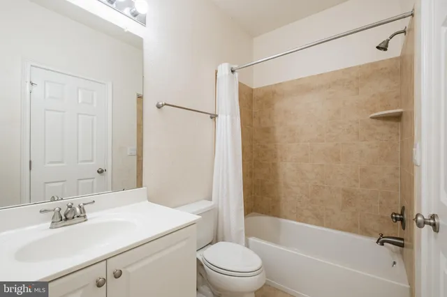 $749,000 | 201 Commodore Court, Philadelphia, PA 19146