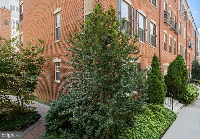 $749,000 | 201 Commodore Court, Philadelphia, PA 19146