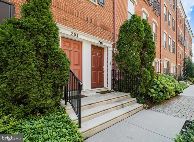 $749,000 | 201 Commodore Court, Philadelphia, PA 19146