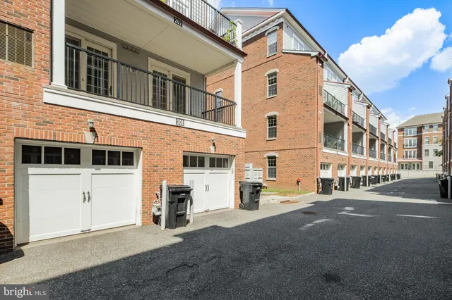 $749,000 | 201 Commodore Court, Philadelphia, PA 19146