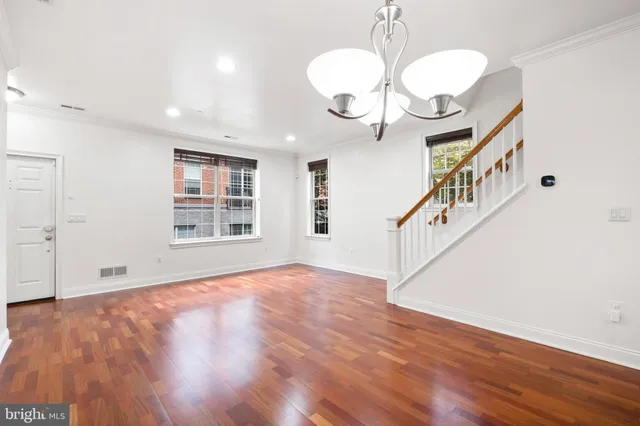 $749,000 | 201 Commodore Court, Philadelphia, PA 19146