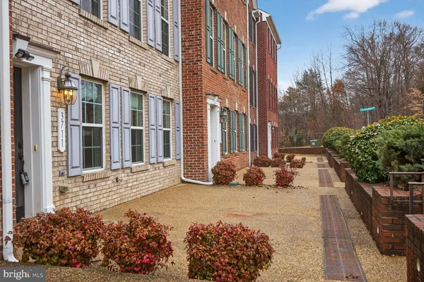 a picture of wall with a white wall