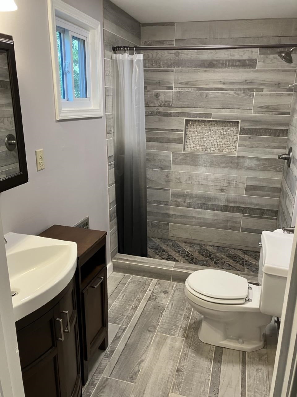 3706 Rhea Avenue Memphis, TN 38122 - Photo 15 of 21 a bathroom with a toilet and a shower