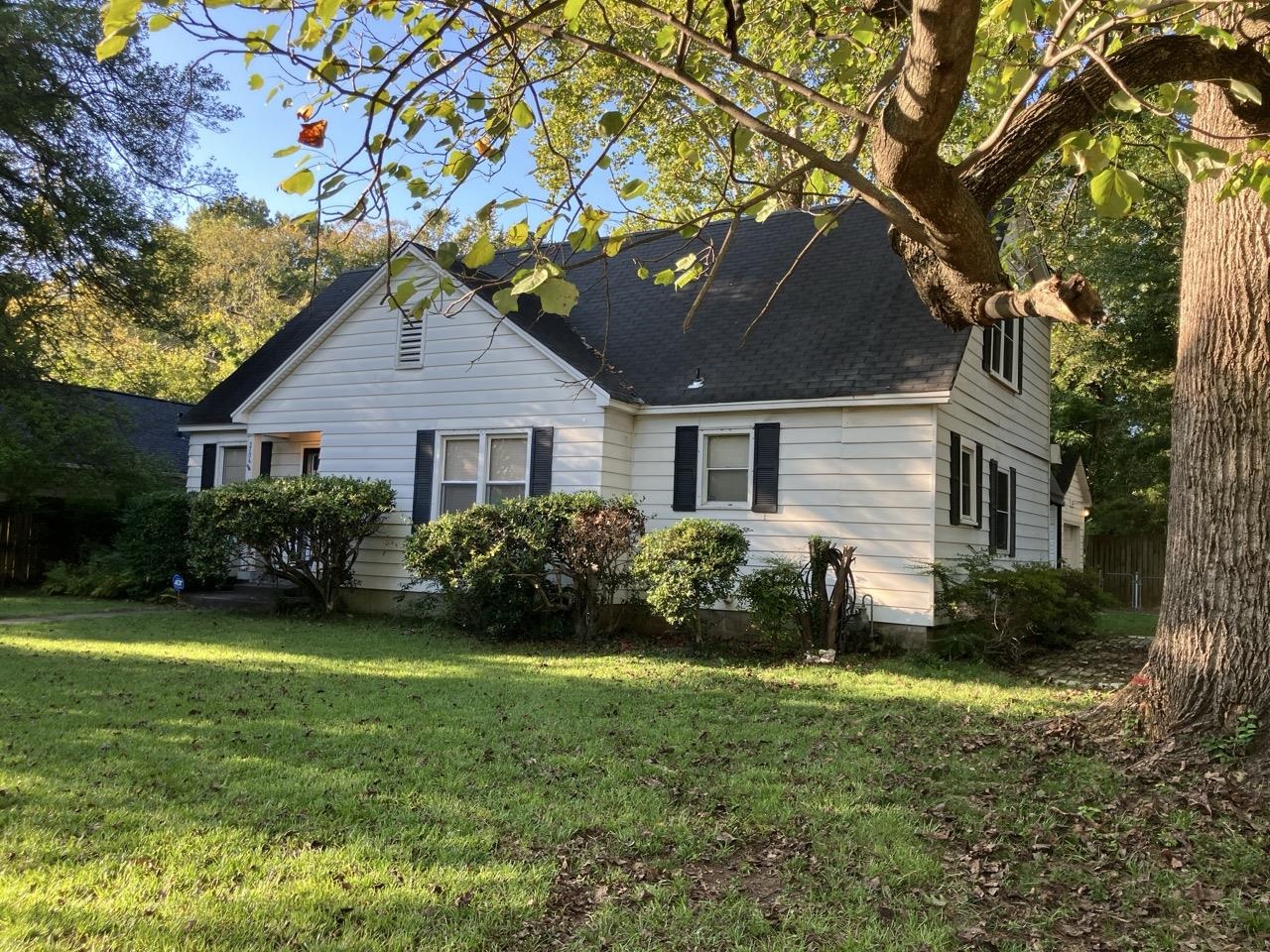 3706 Rhea Avenue Memphis, TN 38122 - Photo 2 of 21 a front view of a house with a garden