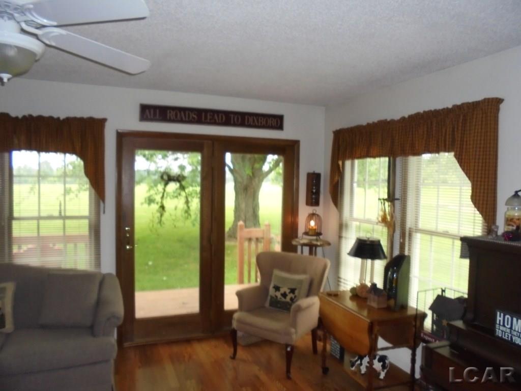 6095 Clinton Macon Road Clinton, MI 49236 - Photo 8 of 26 31252749-7.JPG