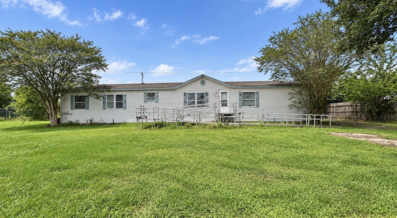 6710 Trail Loop West Rosharon, TX 77583 - Photo 1 of 18 Gallery Image 1