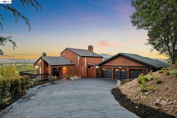 $1,798,000 | 15 Surmont Court, Lafayette, CA 94549