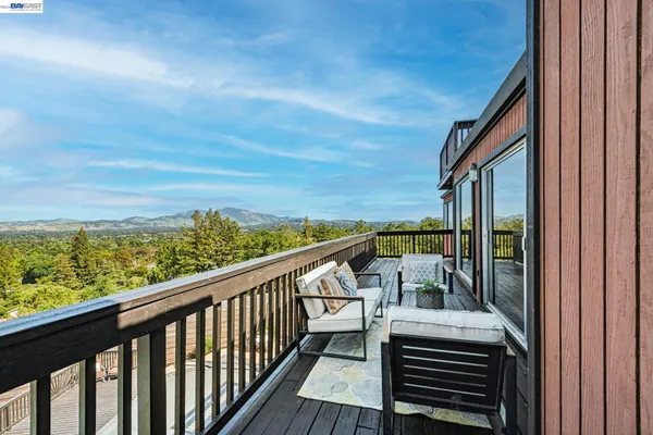 $1,798,000 | 15 Surmont Court, Lafayette, CA 94549