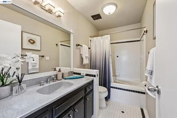 $1,798,000 | 15 Surmont Court, Lafayette, CA 94549