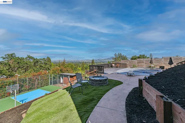 $1,798,000 | 15 Surmont Court, Lafayette, CA 94549