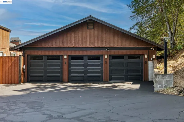 $1,798,000 | 15 Surmont Court, Lafayette, CA 94549