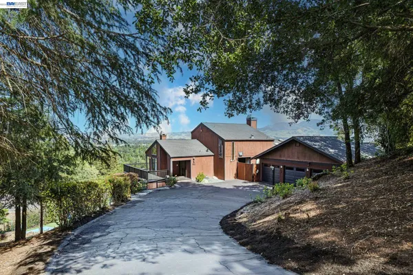 $1,798,000 | 15 Surmont Court, Lafayette, CA 94549
