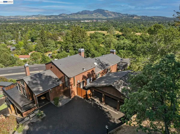 $1,798,000 | 15 Surmont Court, Lafayette, CA 94549