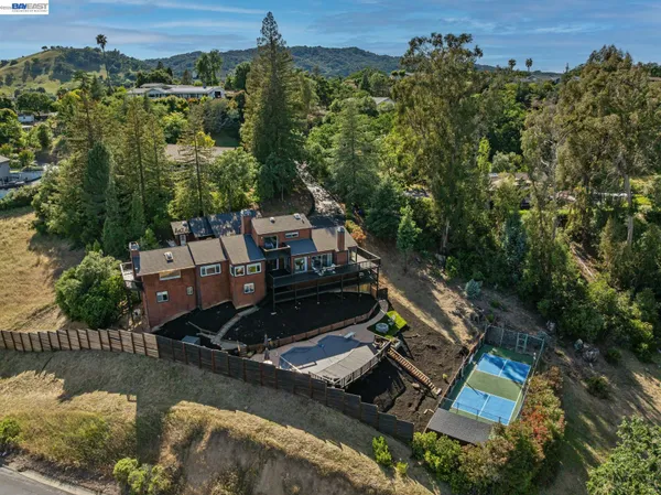 $1,798,000 | 15 Surmont Court, Lafayette, CA 94549