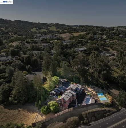 $1,798,000 | 15 Surmont Court, Lafayette, CA 94549