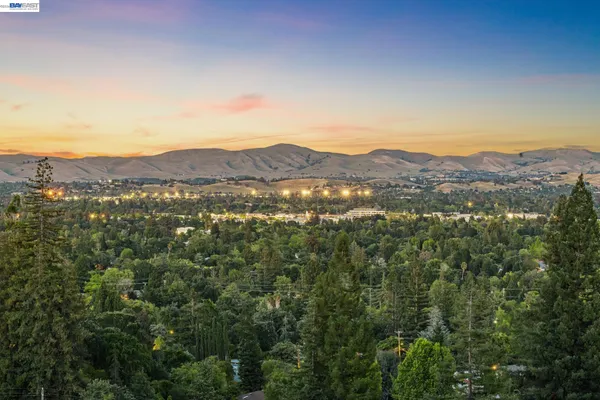 $1,798,000 | 15 Surmont Court, Lafayette, CA 94549