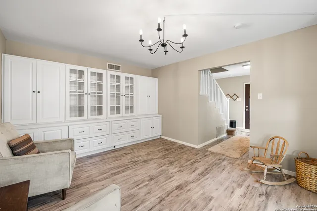 a view of livingroom with furniture