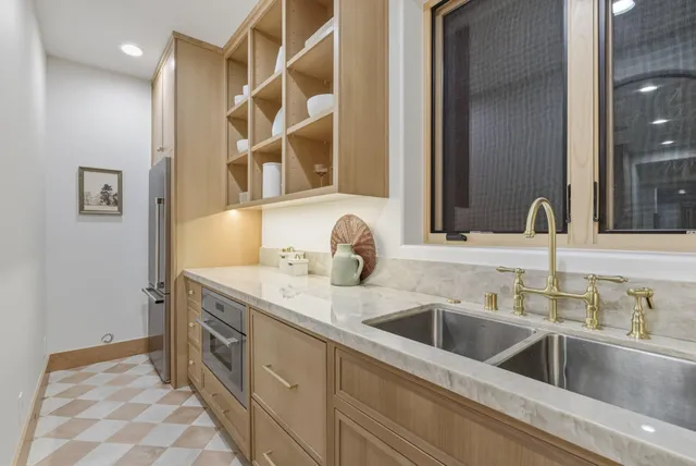 $6,389,000 | 210 Las Alturas Road, Santa Barbara, CA 93103