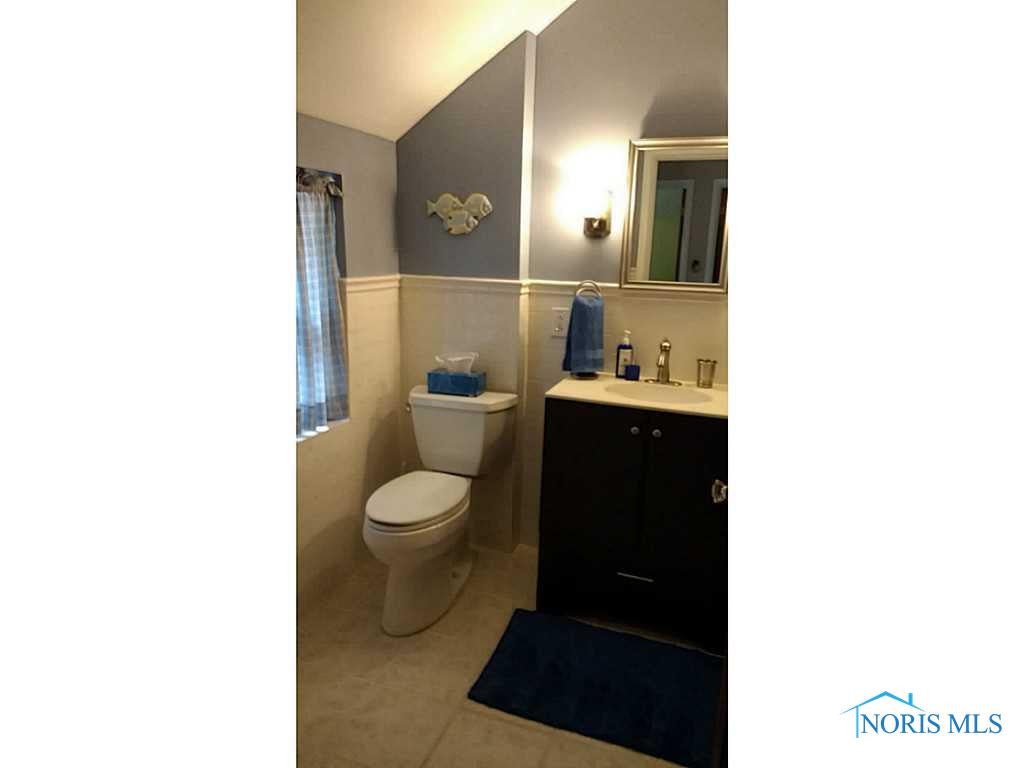 3811 Elmhurst Road Toledo, OH 43613 - Photo 12 of 19 Full Bath. Newly updated full bath.