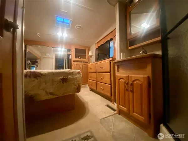 a view of a back yard