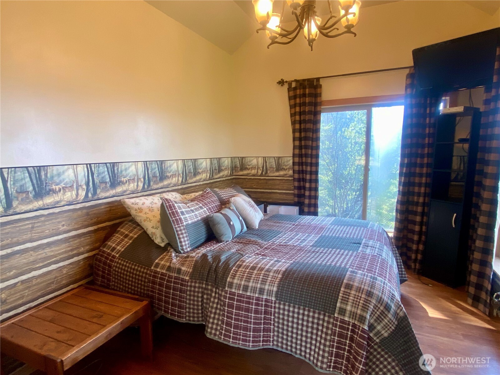 393 Tom And Nita Road Cle Elum, WA 98922 - Photo 19 of 30 a balcony view with a couch