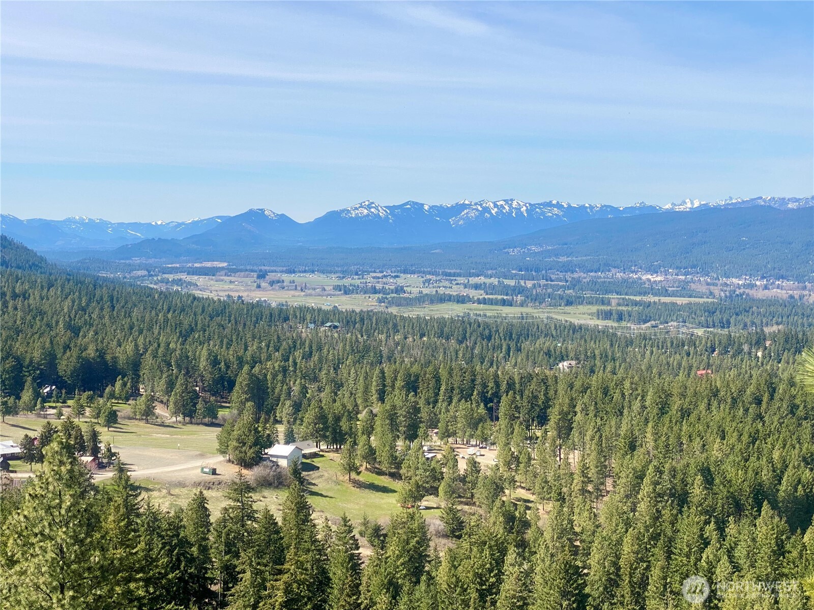 393 Tom And Nita Road Cle Elum, WA 98922 - Photo 21 of 30 a view of lake with mountain