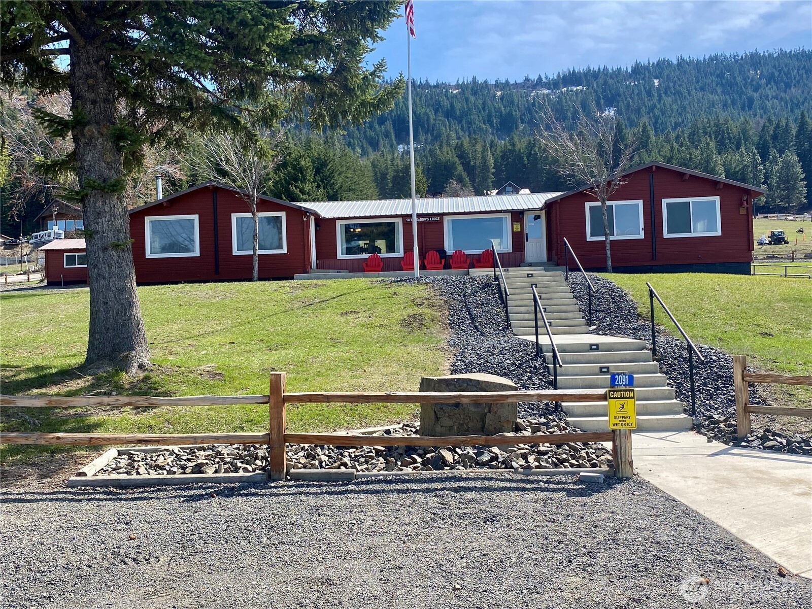 393 Tom And Nita Road Cle Elum, WA 98922 - Photo 27 of 30 a front view of a house with garden