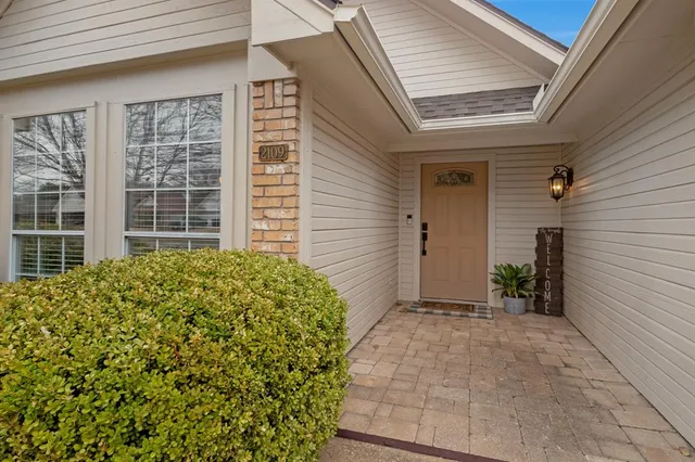 $350,000 | 2109 Mayfield Circle, Corinth, TX 76208