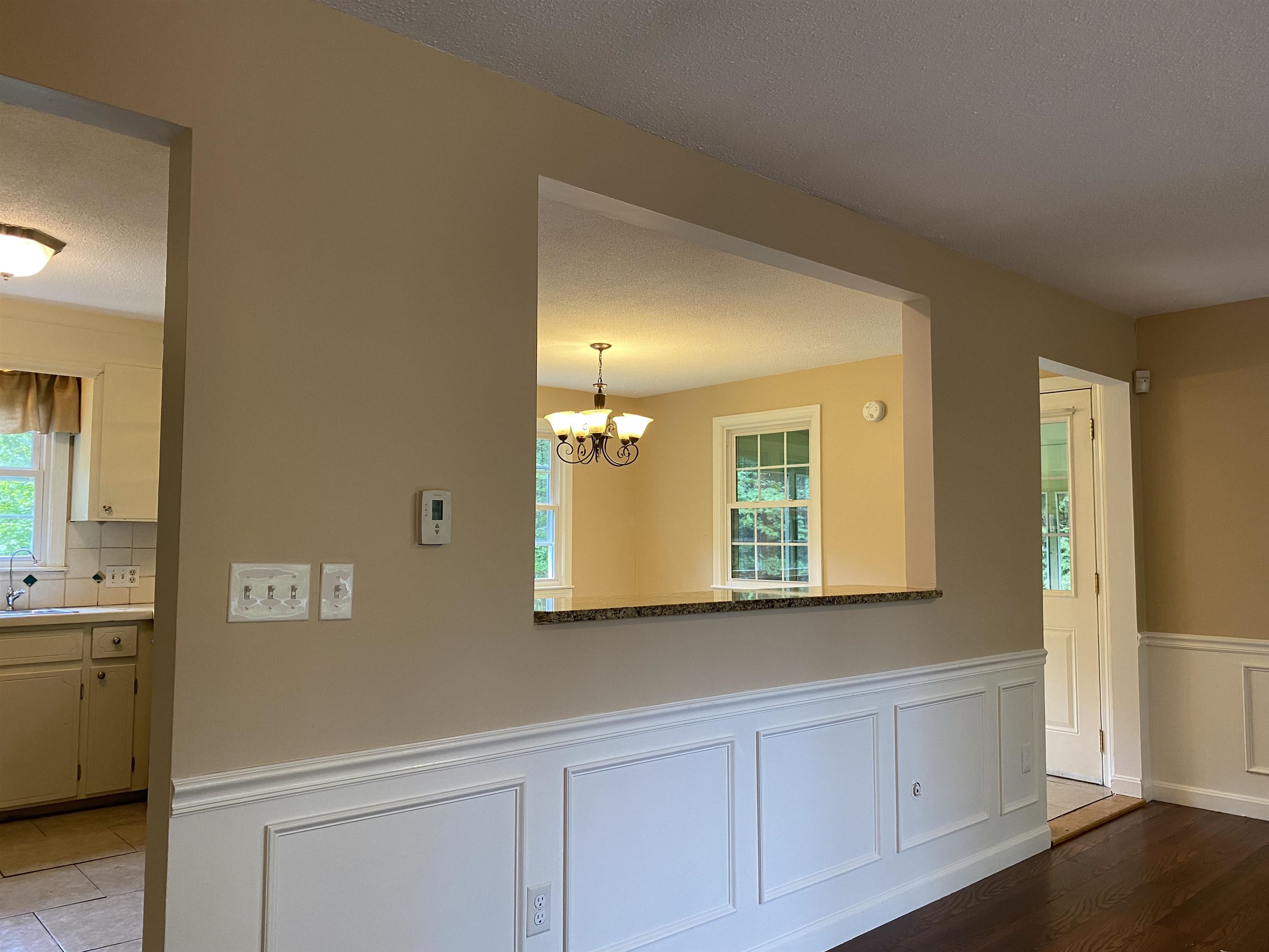 571 New Boston Road Bedford, NH 03110 - Photo 3 of 16