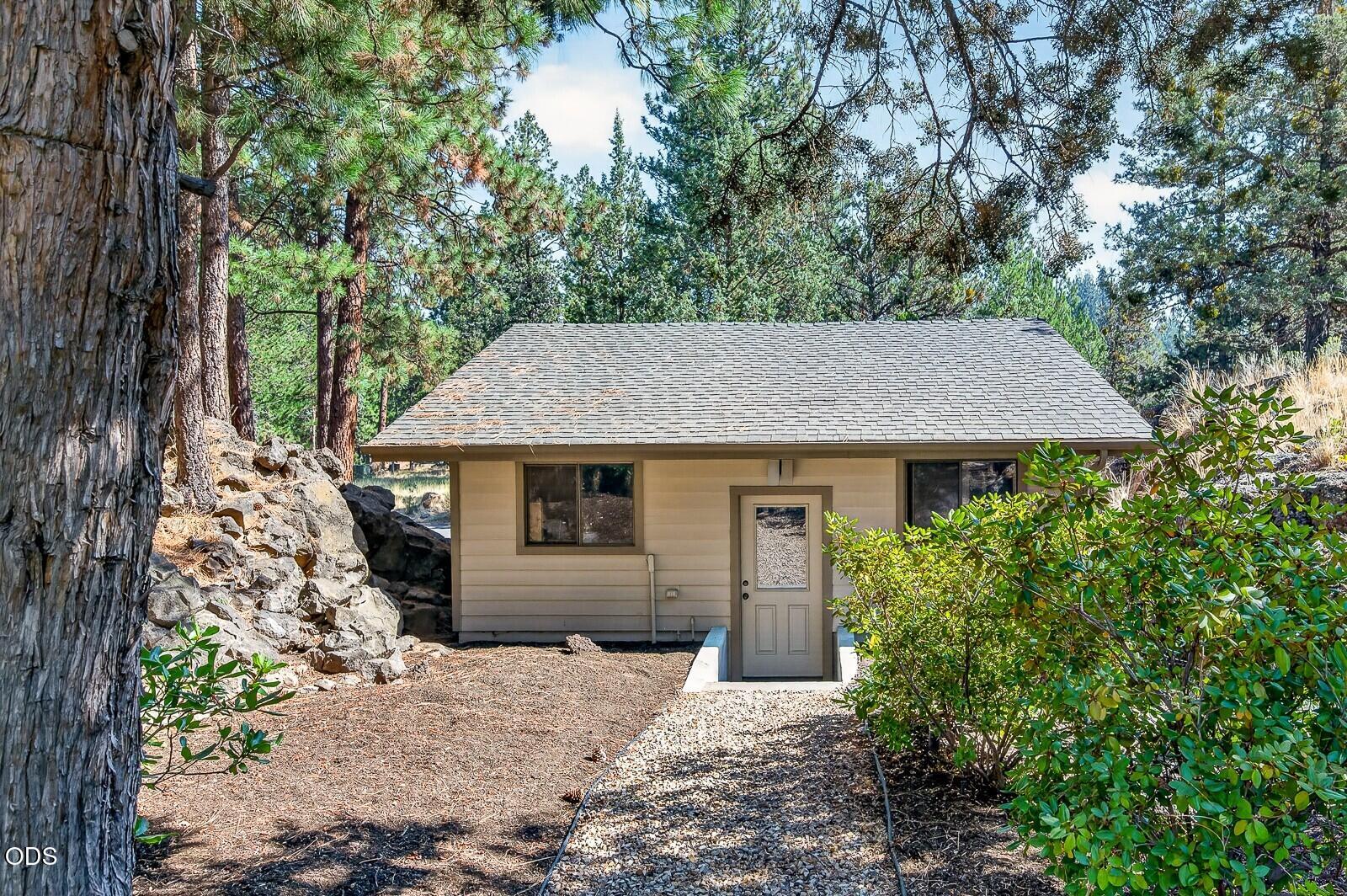 770 Northwest Broken Arrow Road Bend, OR 97703 - Photo 49 of 51 Gallery Image 49