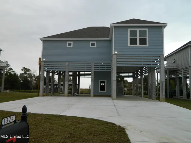 $725,000 | 1324 Enos Street, Diamondhead, MS 39525