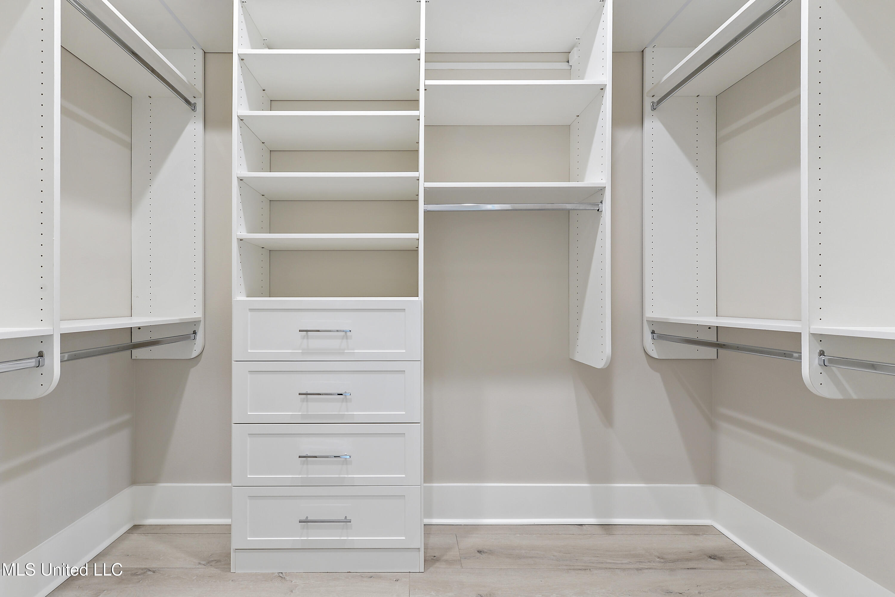 1324 Enos Street Diamondhead, MS 39525 - Photo 24 of 34 020