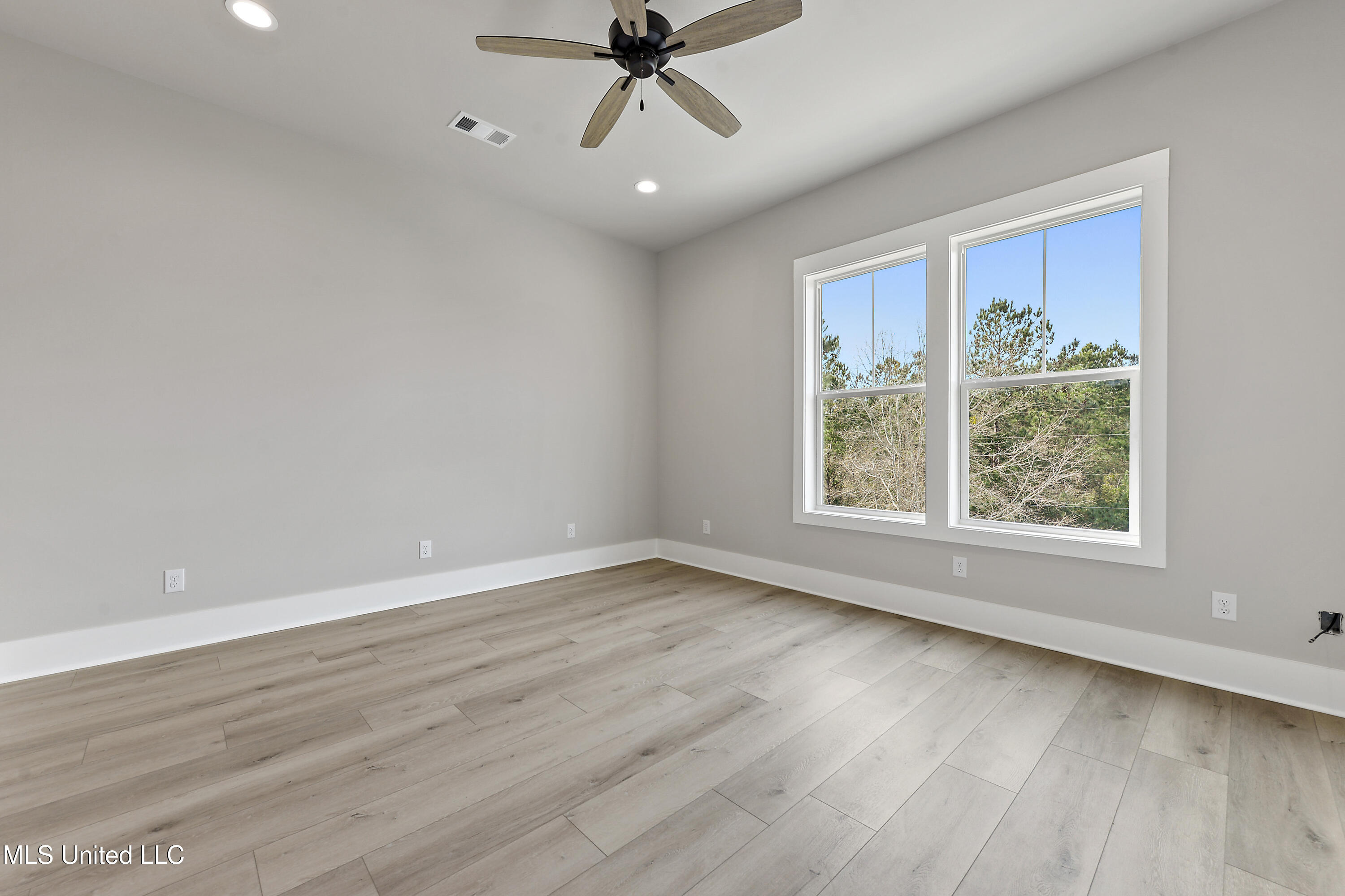 1324 Enos Street Diamondhead, MS 39525 - Photo 30 of 34 025