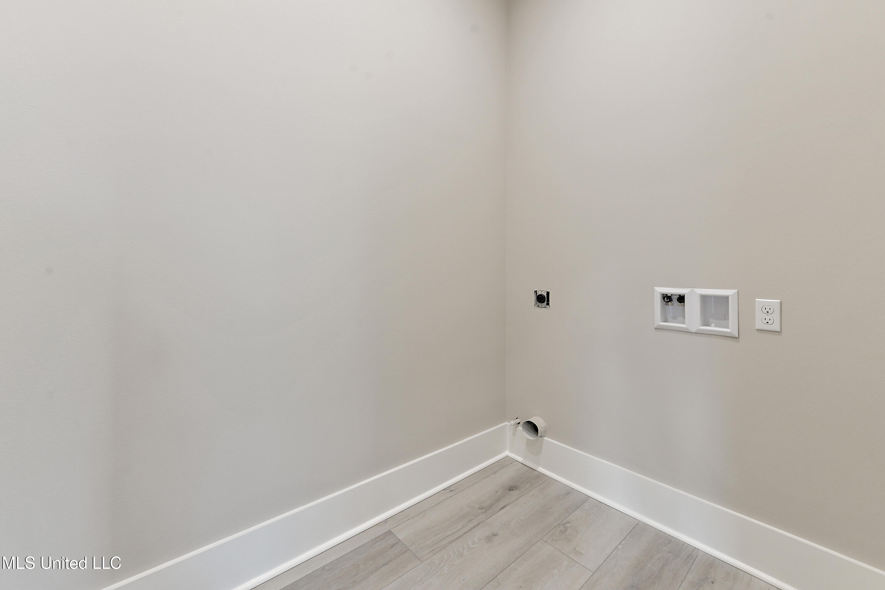 1324 Enos Street Diamondhead, MS 39525 - Photo 32 of 34 028