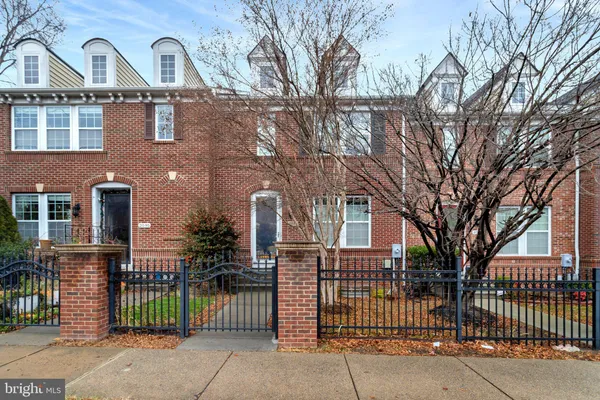 $3,795 | 2093 Laura Mews Place, Alexandria, VA 22303
