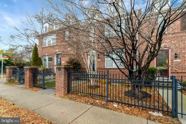 $3,795 | 2093 Laura Mews Place, Alexandria, VA 22303