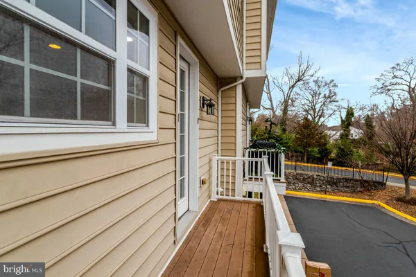 $3,795 | 2093 Laura Mews Place, Alexandria, VA 22303