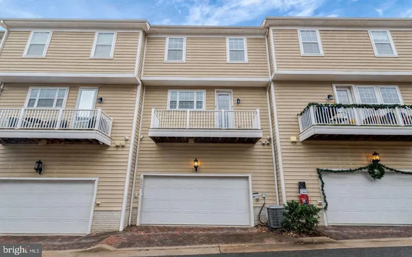 $3,795 | 2093 Laura Mews Place, Alexandria, VA 22303