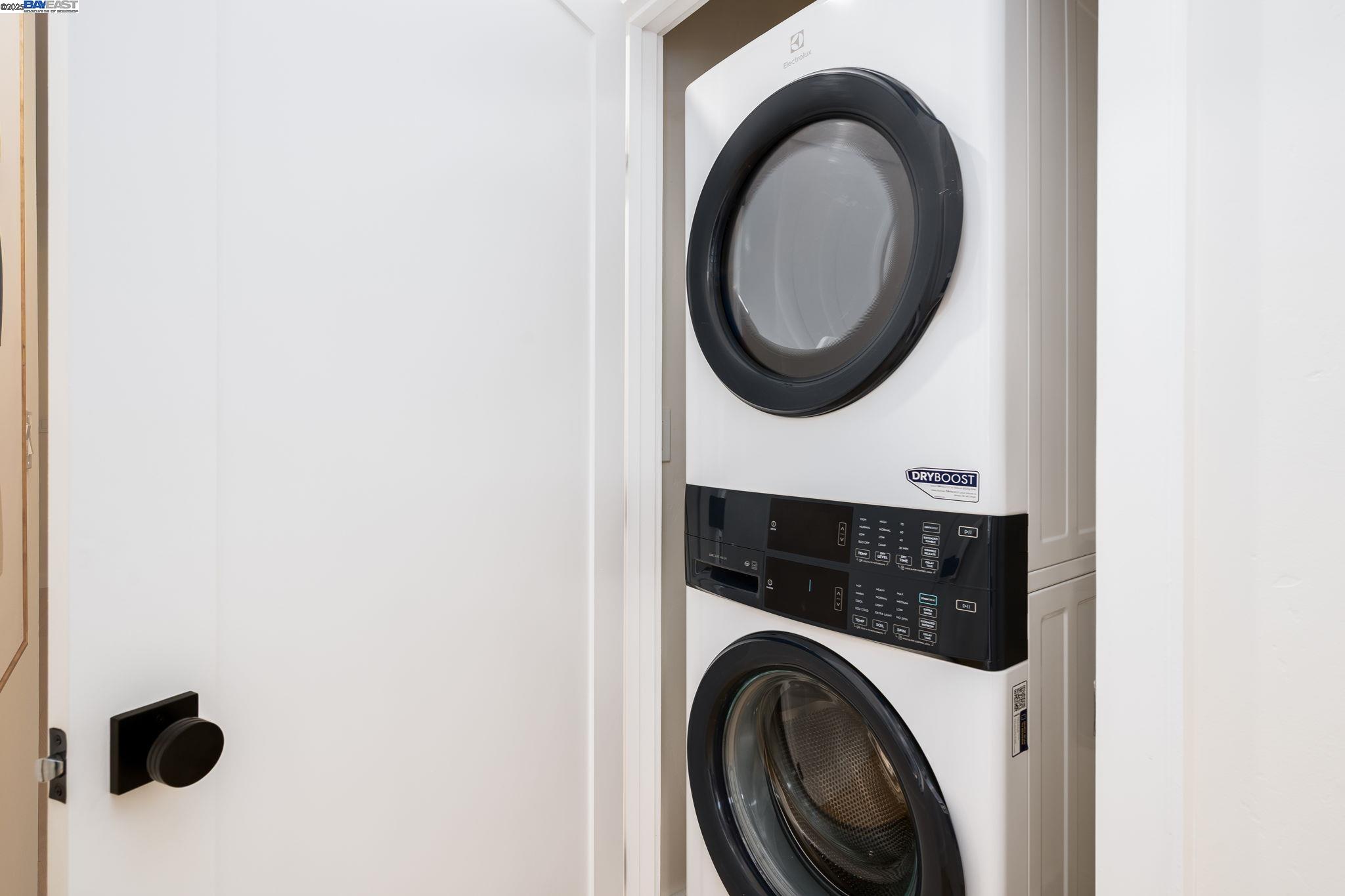 1425 Camino Verde Walnut Creek, CA 94597 - Photo 17 of 28 a close view of a utility room with dryer and washer