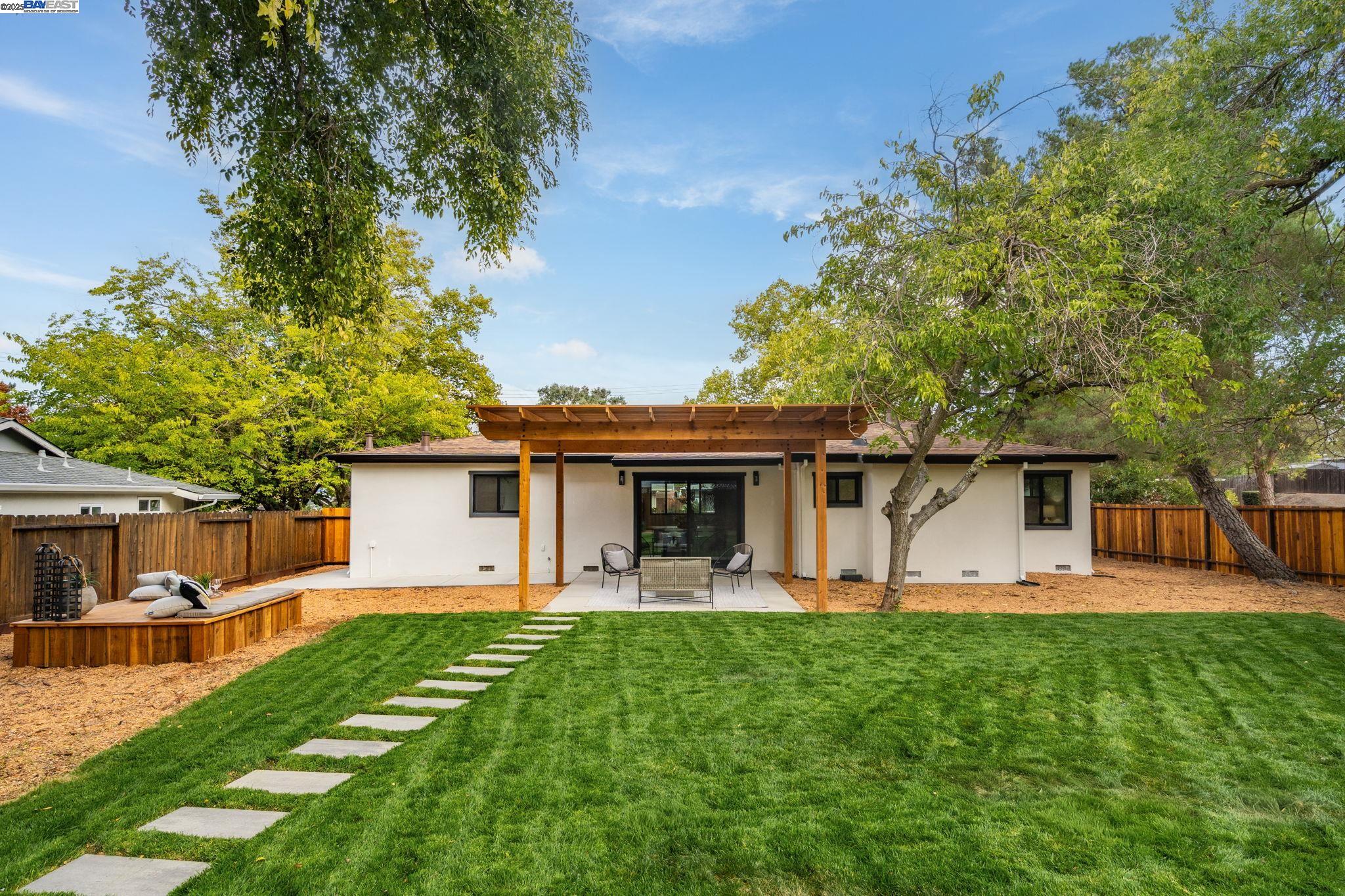 1425 Camino Verde Walnut Creek, CA 94597 - Photo 19 of 28 a front view of house with yard and seating area