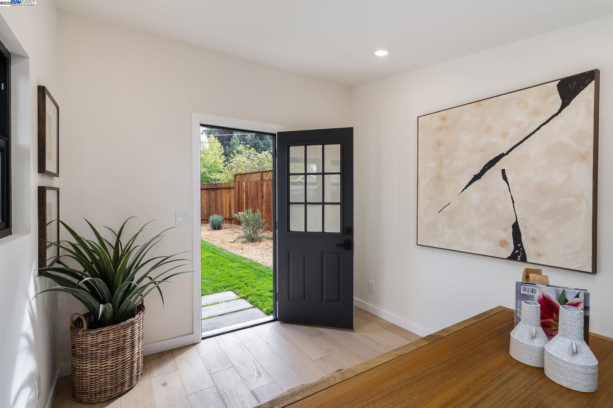 1425 Camino Verde Walnut Creek, CA 94597 - Photo 25 of 28 a living room with a garden