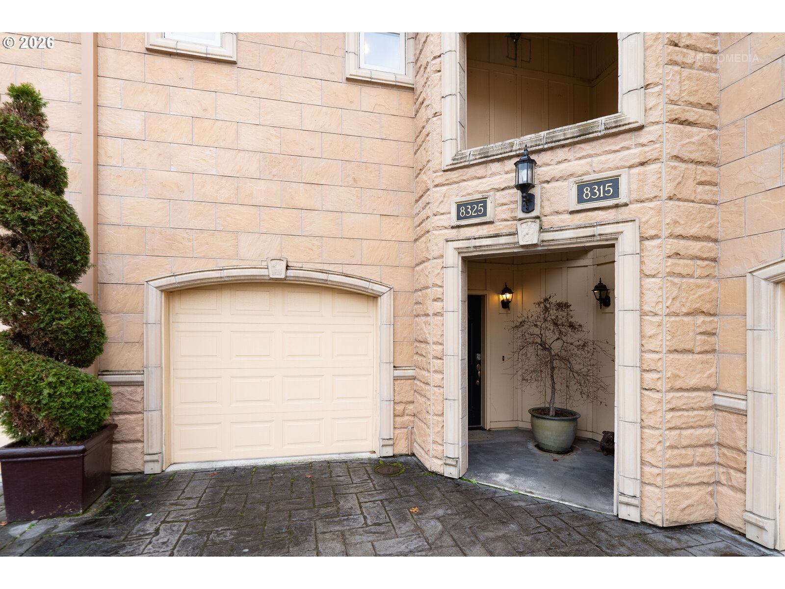 8325 Southwest Seneca Street Tualatin, OR 97062 - Photo 3 of 41