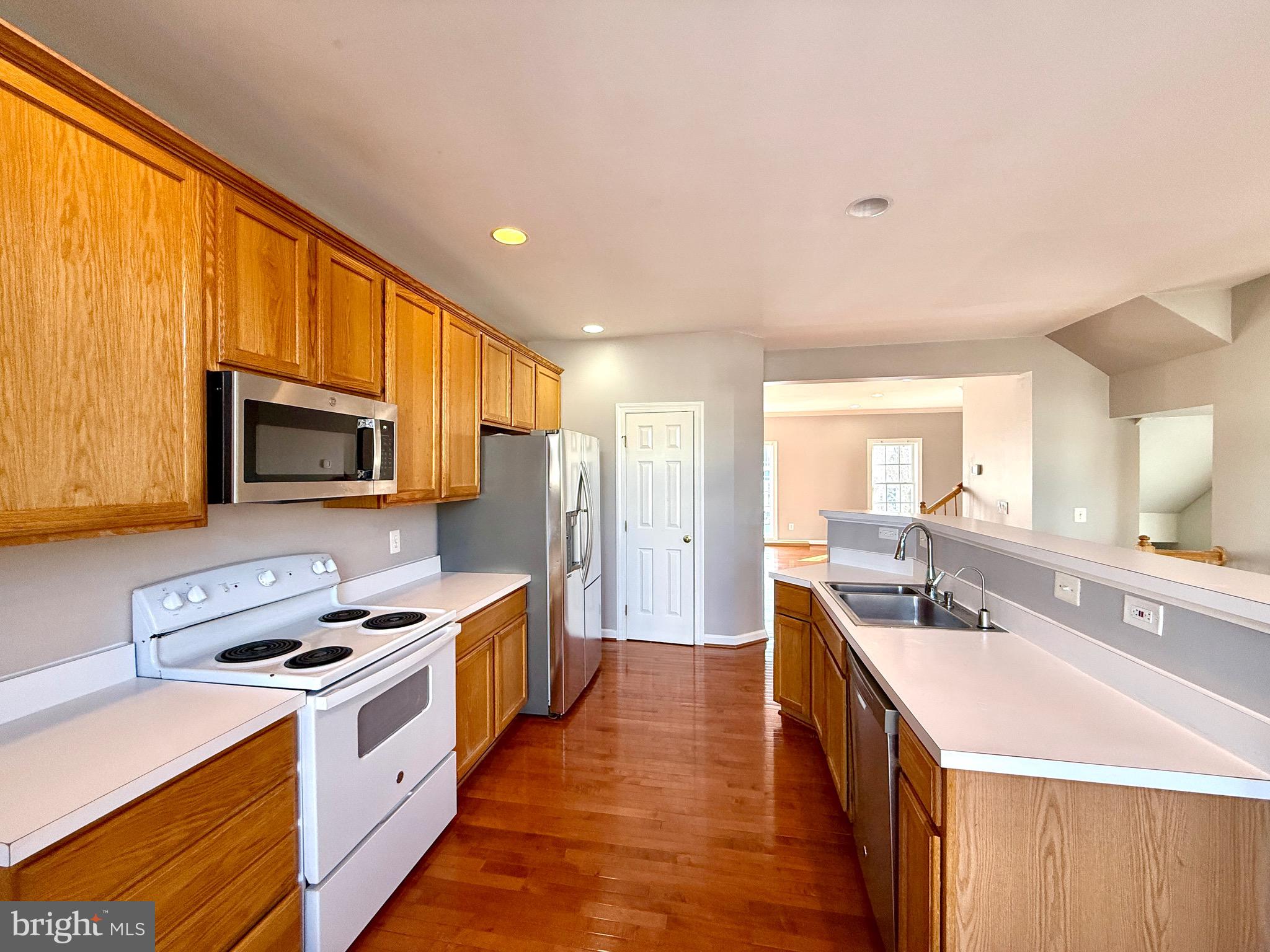 43006 Eustis Street Chantilly, VA 20152 - Photo 10 of 29 Kitchen